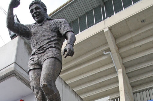 Former Canberra Raiders captain Mal Meninga unveils a statue of himself outside Canberra Stadium