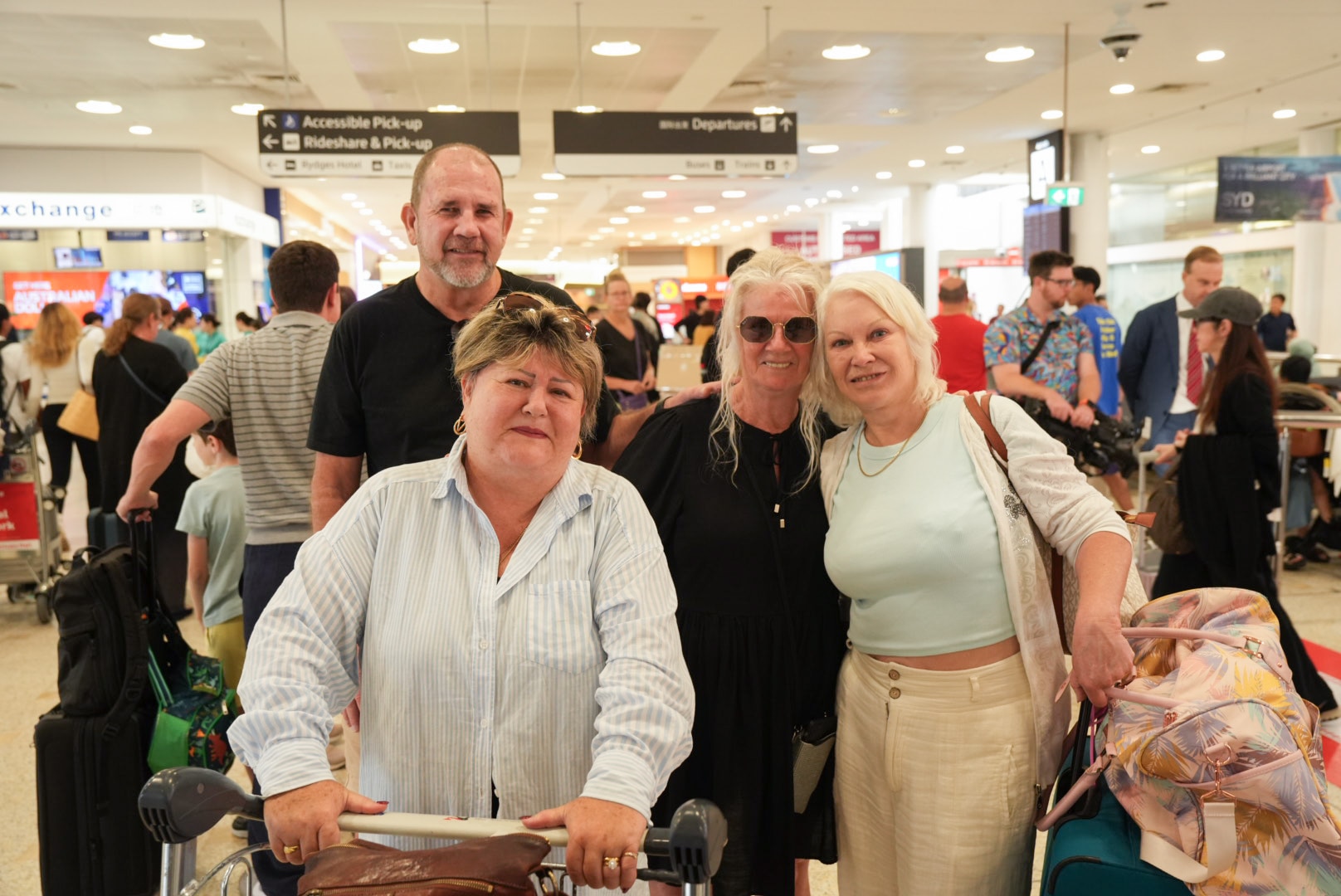 Families aboard Middle East flights criticise DFAT's Iran response