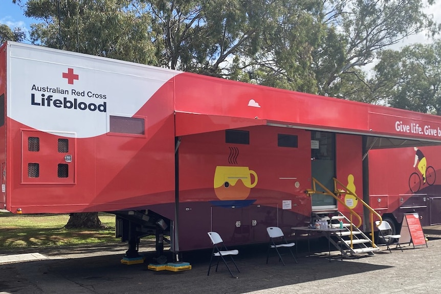 A mobile clinic for blood donations which can be transported by truck. 
