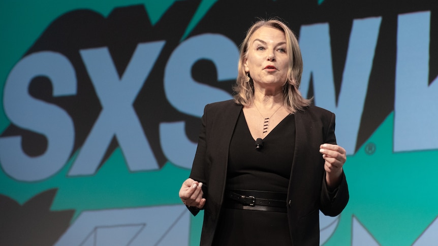 The Hook Up: Esther Perel’s advice for gen z + can your clit disappear? 
