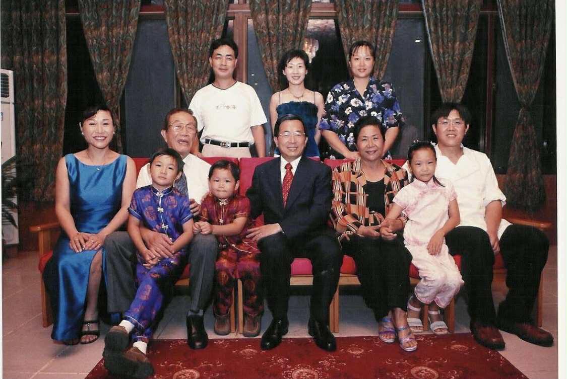 Former Taiwanese Chen Shui-bian visited Sea King during his official visit to Solomon Islands.