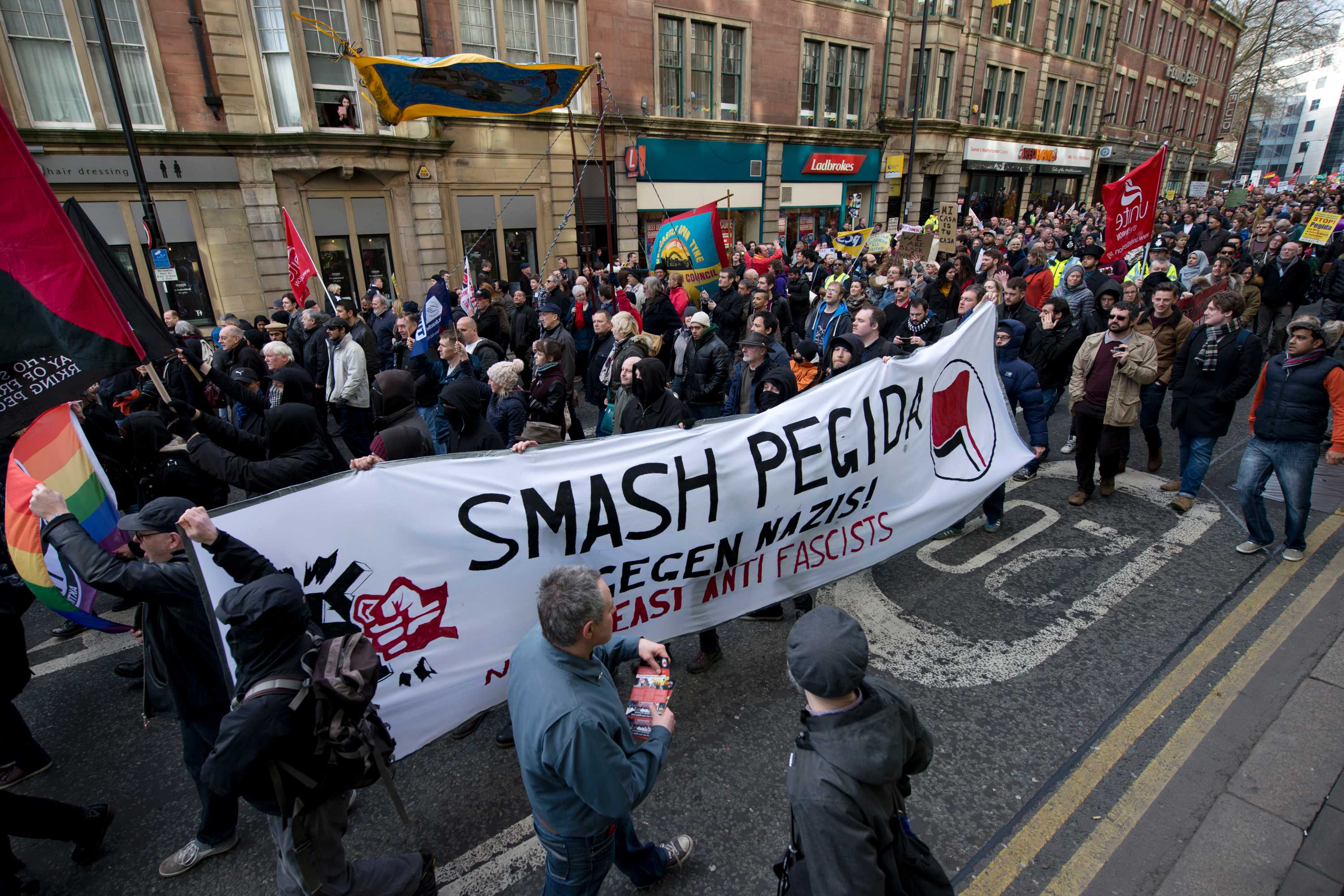 Britain's first PEGIDA anti-Islamisation demonstration dwarfed by 2,000 ...