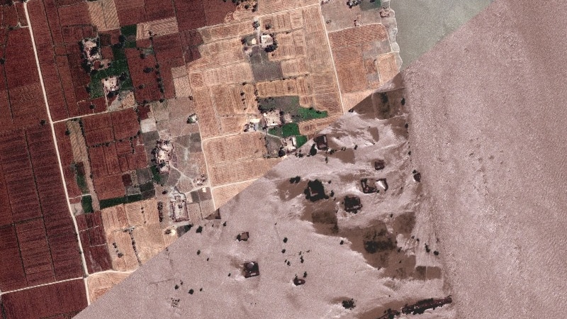 a diagonally spliced composite satellite image showing before-and-after of severe flooding in pakistan, houses inundated