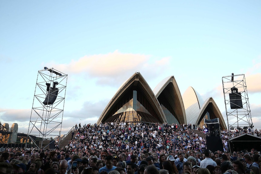 Crowded House concert at the Opera House forecourt in 2016