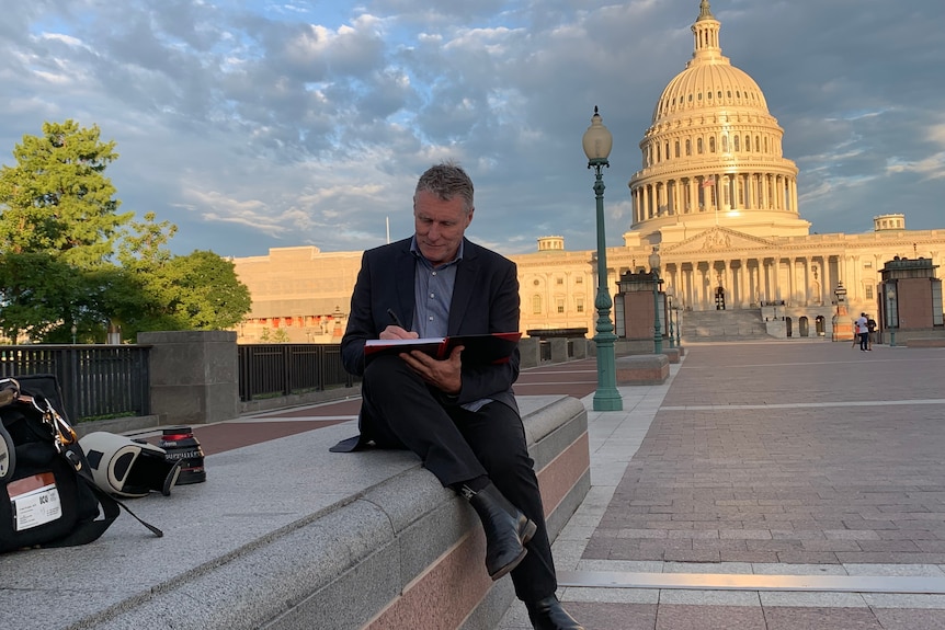 Michael Brissenden rapporte de l'extérieur du Capitole des États-Unis. 