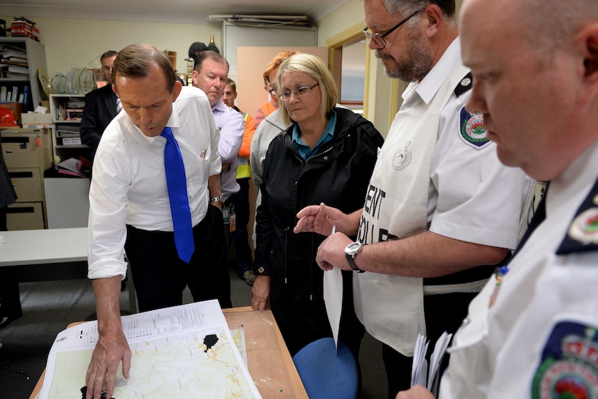 Prime Minister Tony Abbott is briefed on the NSW fires