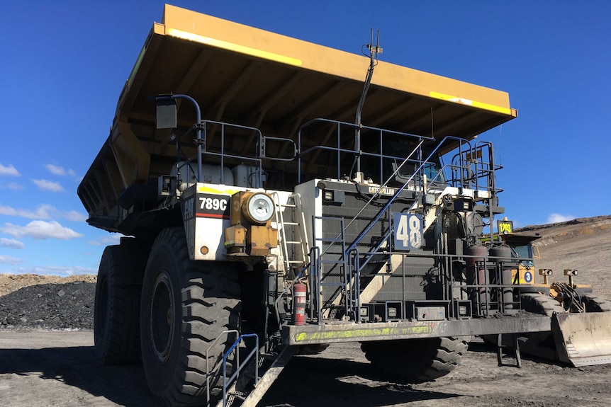 Drayton dump truck at auction