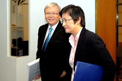File photo: Prime Minister Kevin Rudd (left) and climate change Minister Penny Wong (AAP: Alan Porritt)