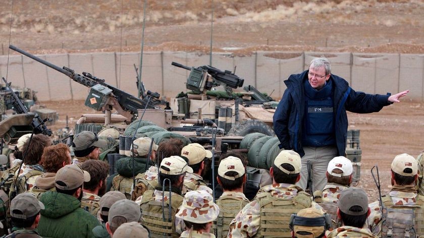 Kevin Rudd talks to Australian soldiers in Afghanistan in 2008.