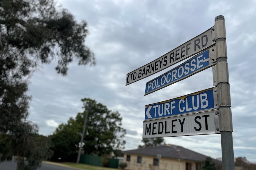 Street signs saying Barney's Reef Road in Gulgong.