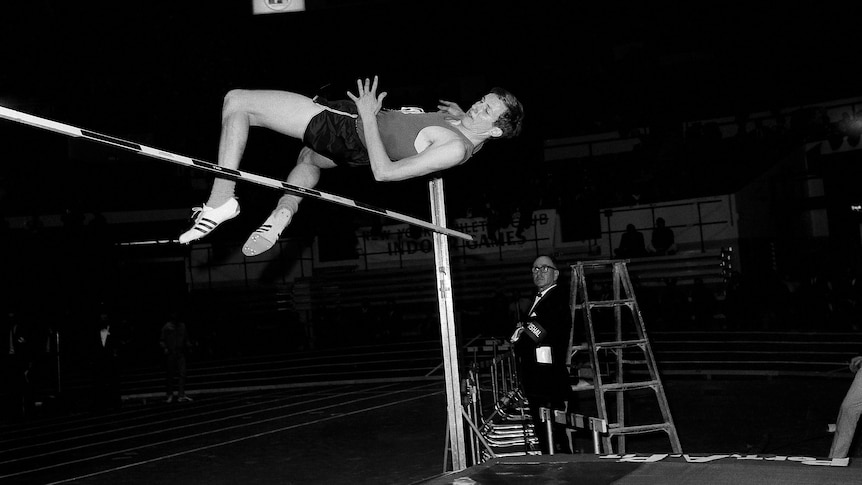 Dick Fosbury, pionnier du “fosbury flop” du saut en hauteur, décède à l’âge de 76 ans