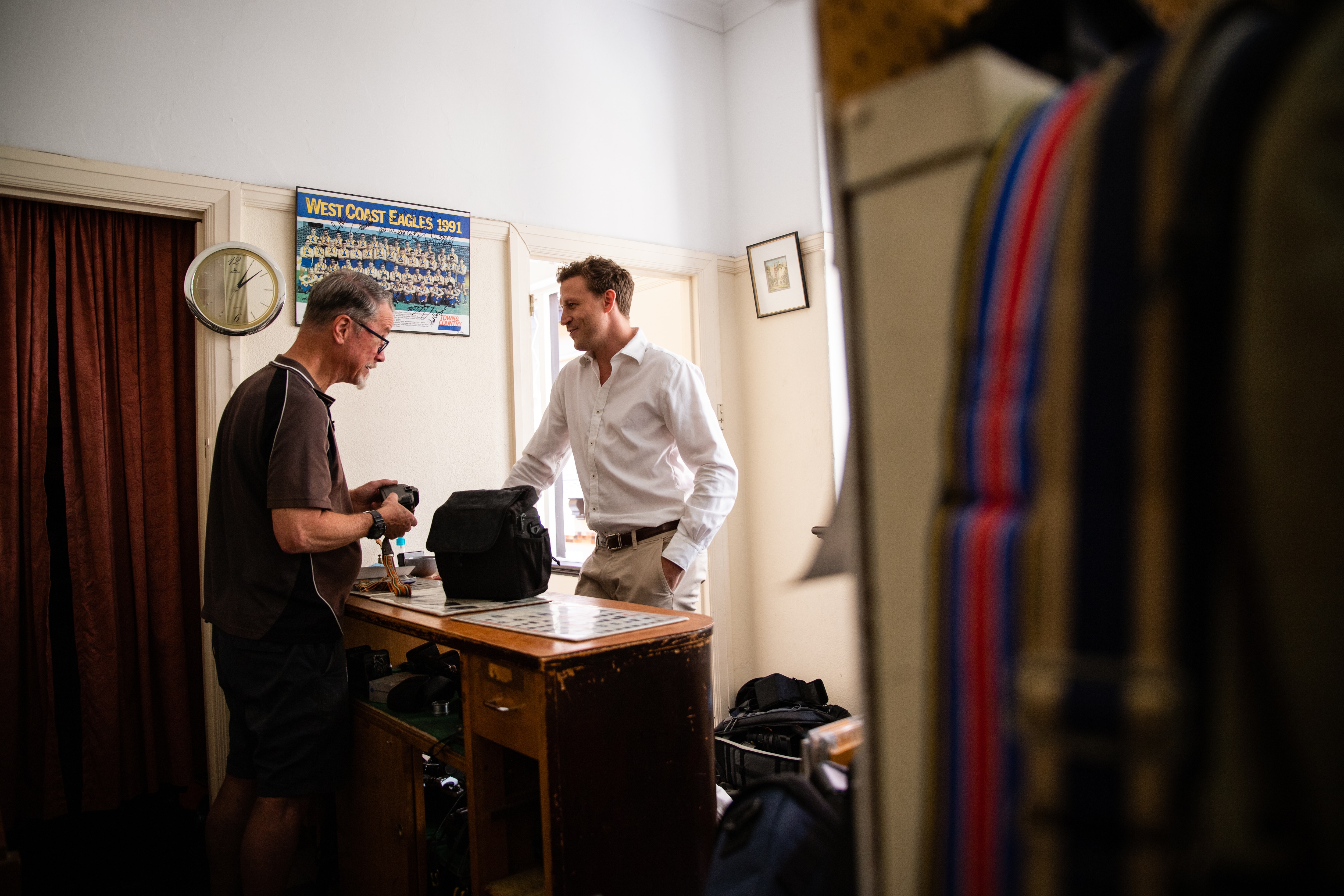 Clinton Howe em sua oficina.