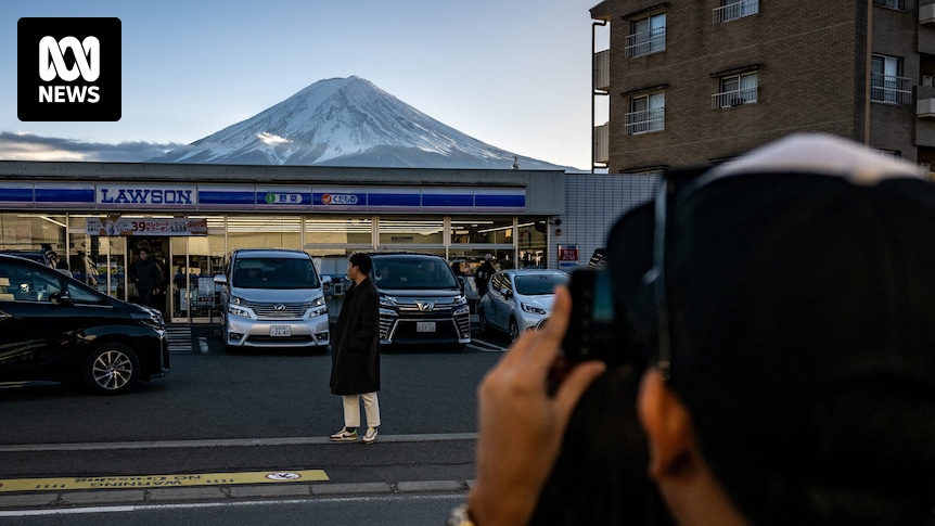 Une ville japonaise va bloquer la vue sur le Mont Fuji aux touristes gênants