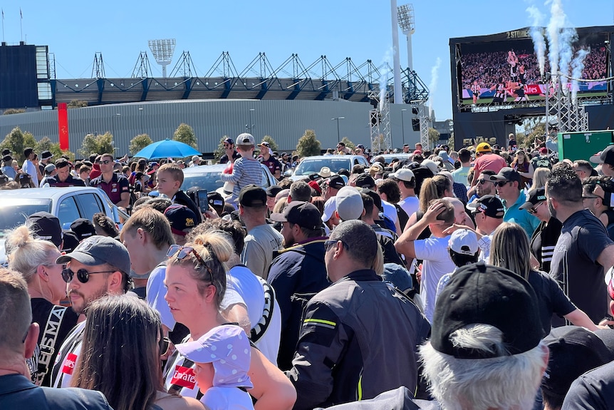 Crowds at the grand final parade, 2023.