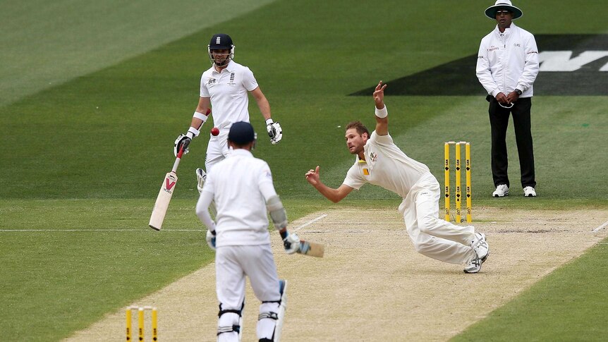 Ryan Harris tries to dismiss Stuart Broad during day two of the Boxing Day Test.