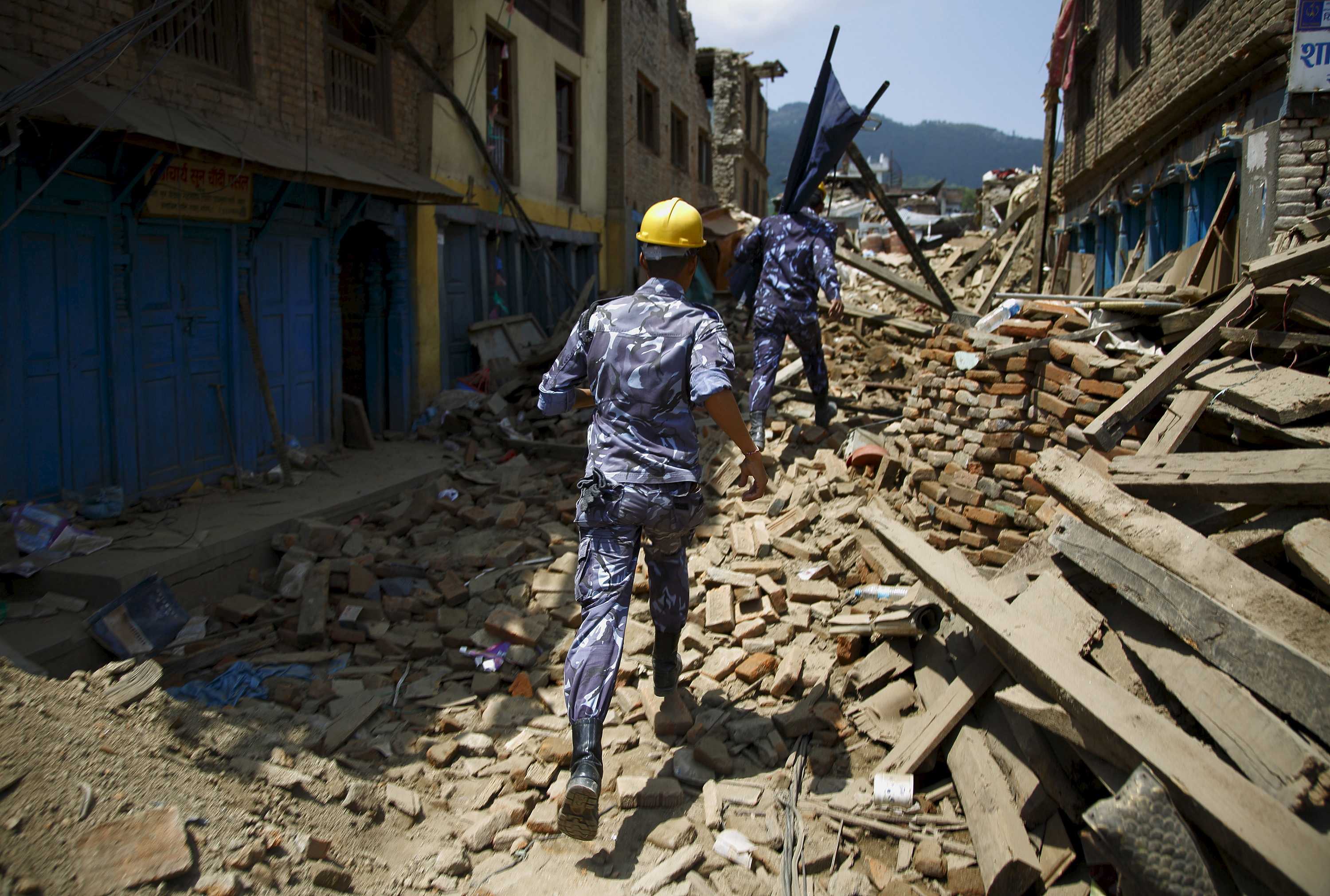Nepal earthquake Magnitude7.3 quake strikes near Everest base camp