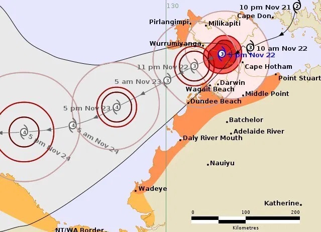 Um mapa meteorológico mostra o ciclone passando sobre as Ilhas Tiwi.