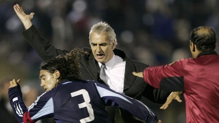 Uruguay coach Jorge Fossati (c) confronts Juan Pablo Sorin of Argentina during World Cup qualifier