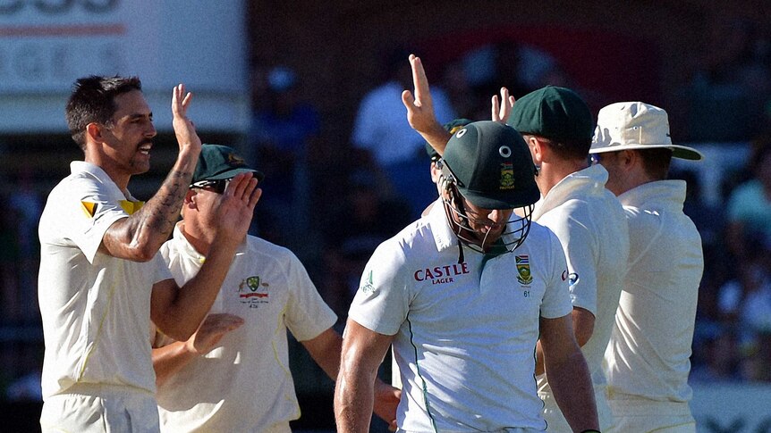 De Villiers walks off as Australia celebrates