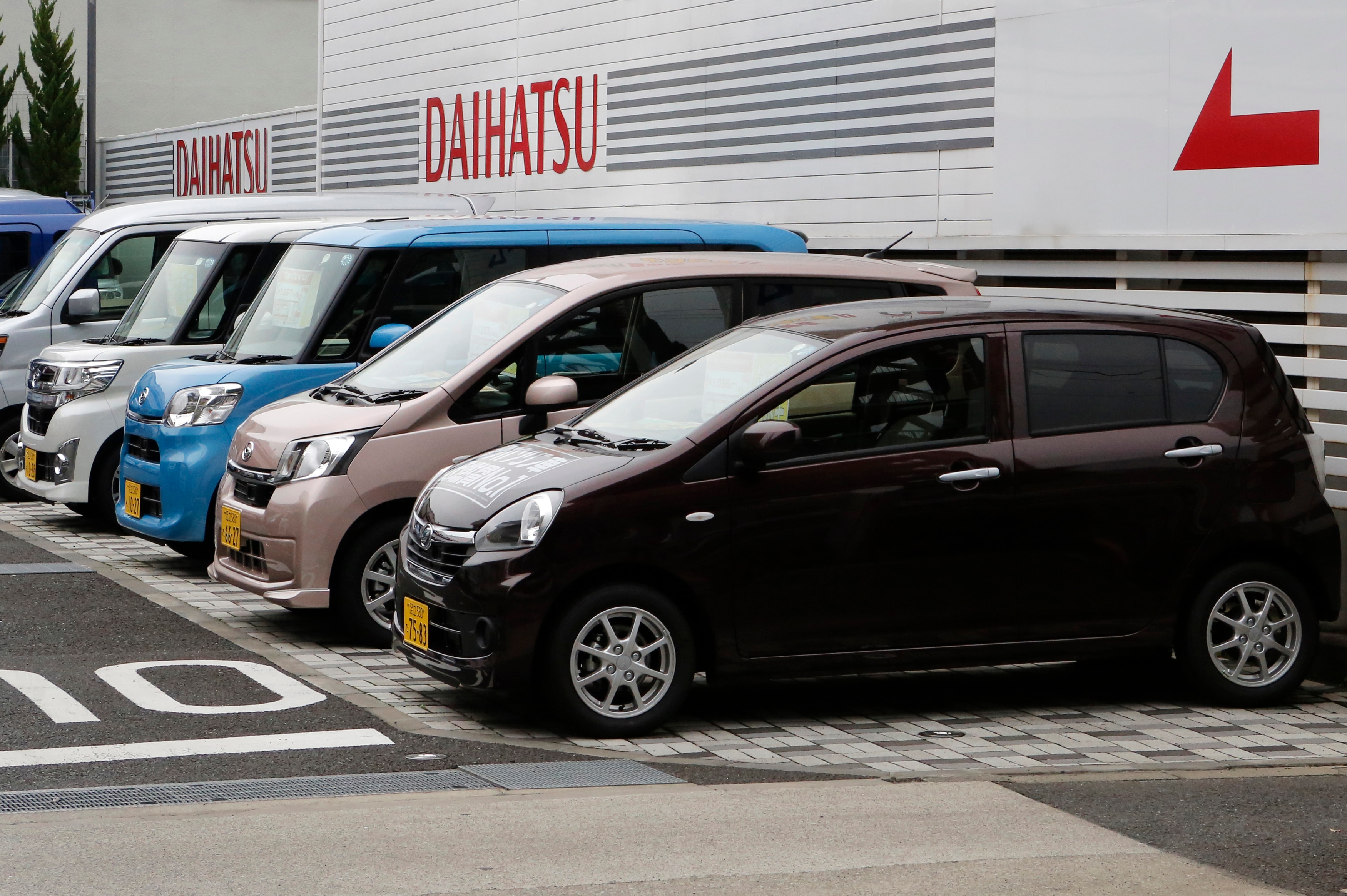 Japanese Car Maker Daihatsu Suspends Operation Following Safety Scandal ...