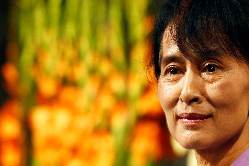 Suu Kyi accepts Nobel Peace Prize