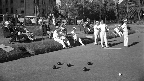 A country week bowls carnival, Lawson's apartments in the background, 8 April 1950.