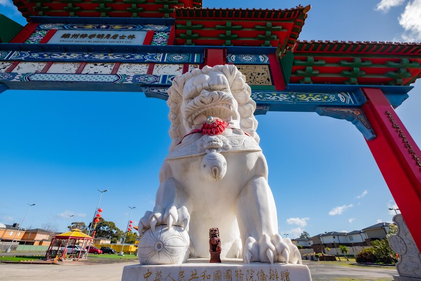 A photo of a Chinese statute in Springvale.