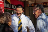 Eden-Monaro Labor candidate Mike Kelly speaks with people at Tumut. (28 April 2016)