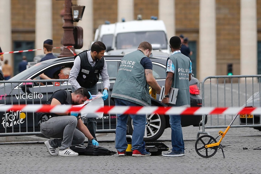 Police fire on car in Paris