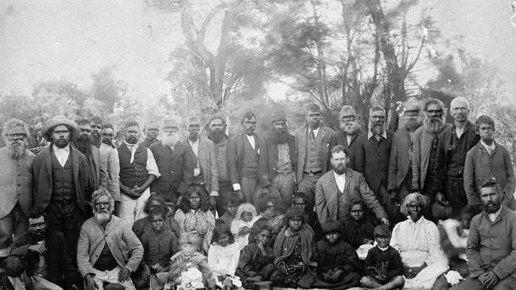 Fanny Balbuk in a group photo, before 1907