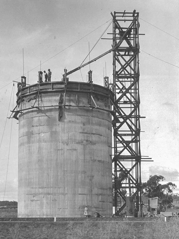 Workmen atop of the Peak Hill grain silo construction site.