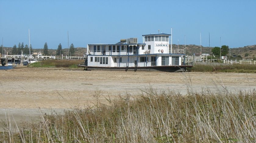 Paddle steamer on a dry Murray River