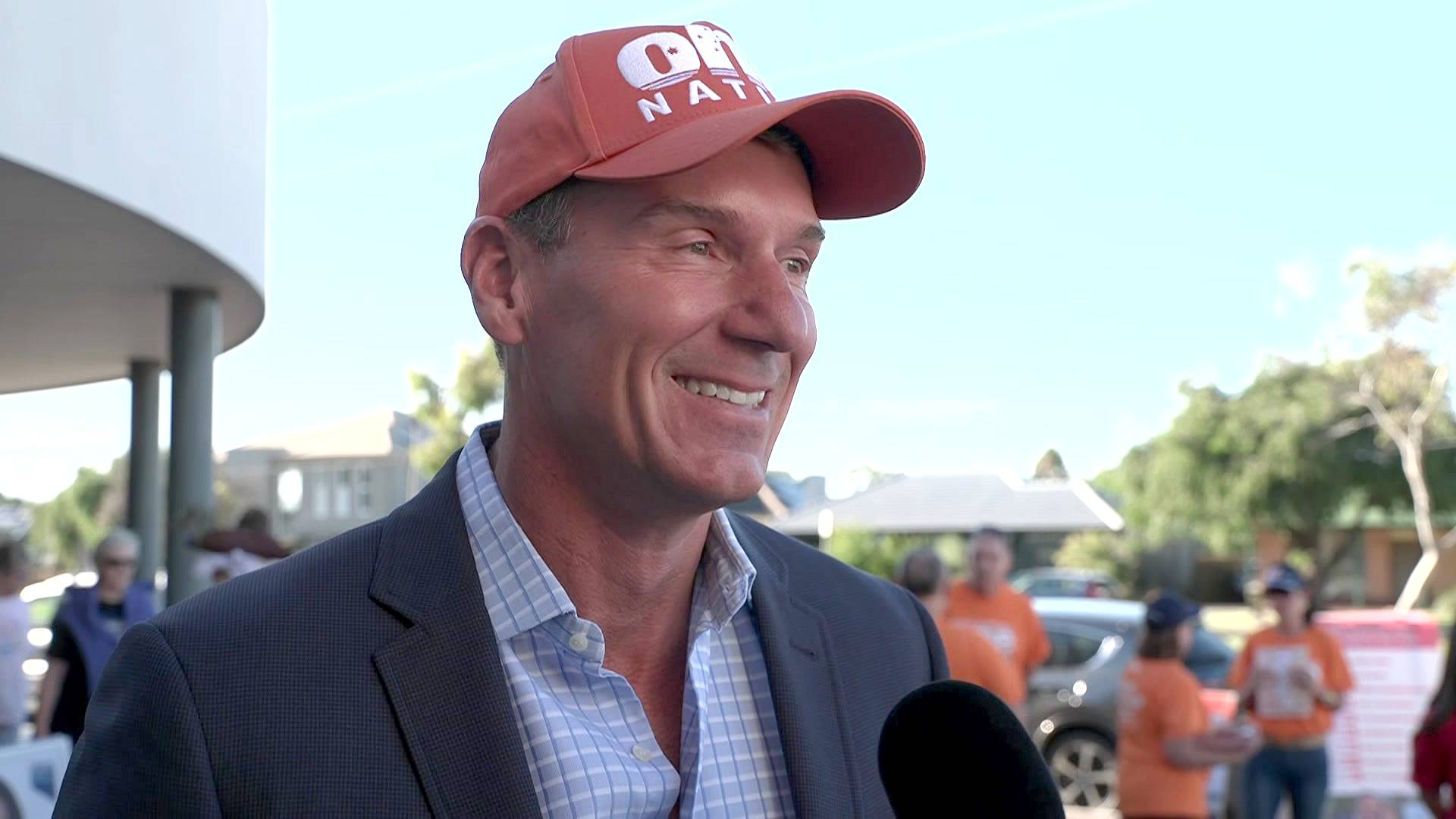 Bernardi talks 'rookie error', Liberal MP dissents on candidate controversy