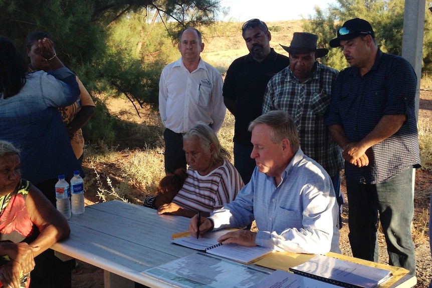 WA Premier Colin Barnett signs a native title agreement with Ngarluma traditional owners.