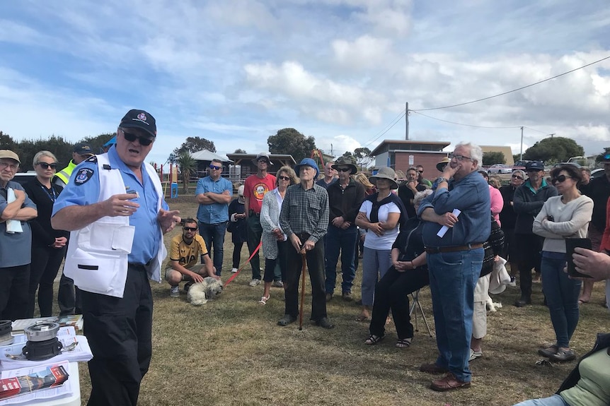 Beaumaris residents meet about the St Helens fire