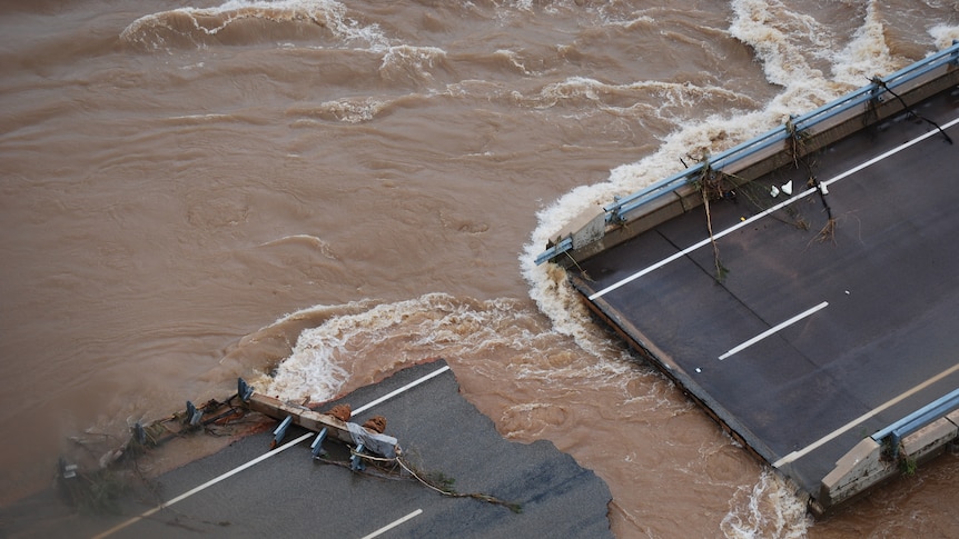 Top End highway and rail links broken by floodwaters