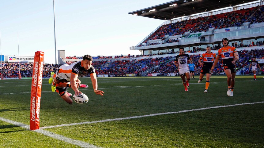 David Nofoaluma dives in for a try against the Knights