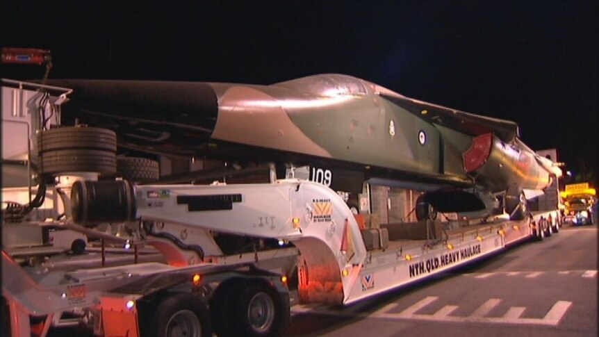 Fighter jet hangs up its wings