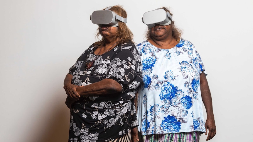 Uti Kulintjaku women Nyunmiti Burton and Pantjiti Imitjala Lewis, wearing virtual reality headsets