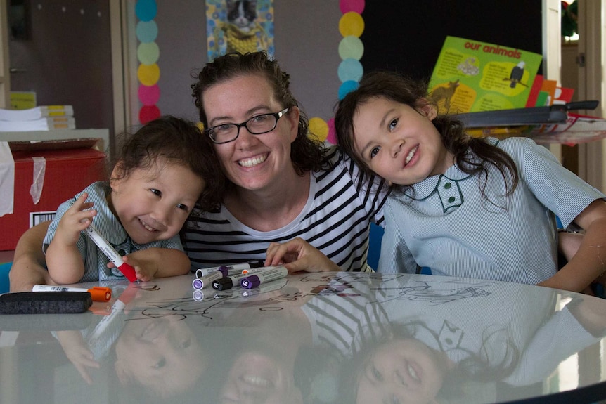 Madeline, Lana and mum Nicole in a classroom at school