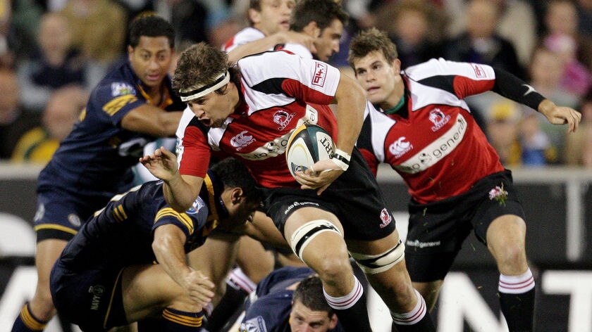 Willem Alberts skips away from the ruck.