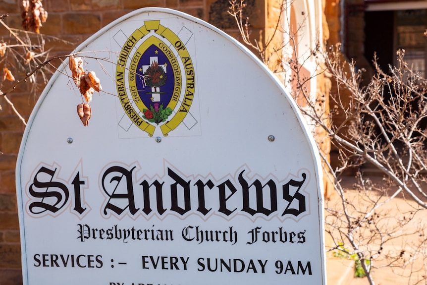 A sign in front of the St Andrews Presbyterian Church.