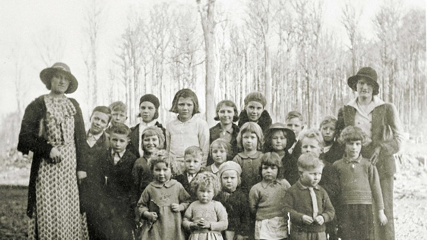 Hydro Tasmania archive photo of a Tarraleah school class in 1935.