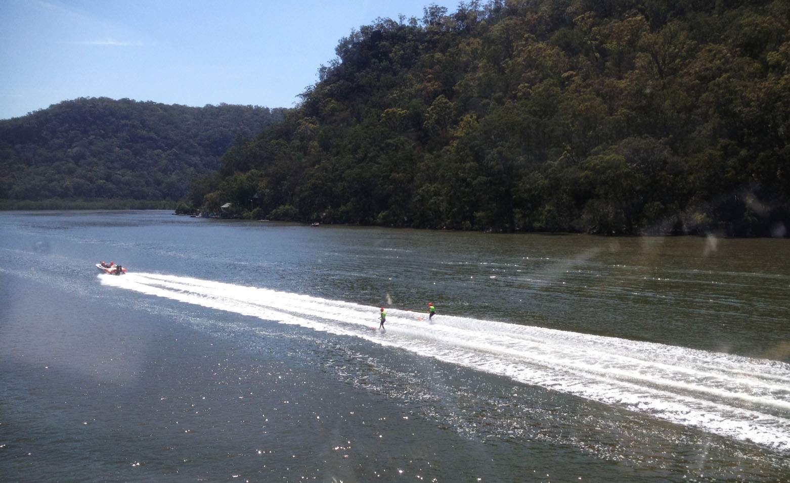 Bridge to Bridge power boat race goes ahead despite man's death during
