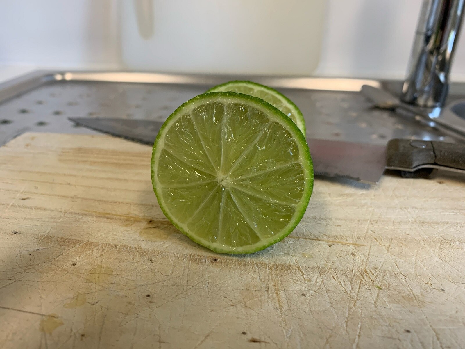 Byron Shire boy hospitalised with 'margarita burns' after juicing limes