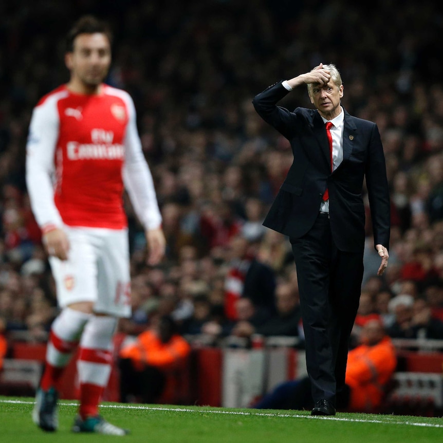 Arsene Wenger looks on during Arsenal loss