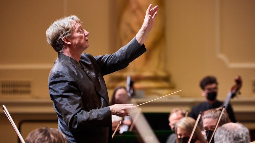 A close up of Douglas Boyd conducting the ASO at the Adelaide Town Hall.