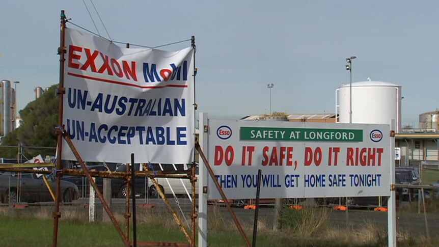 A banner reads 'un-Australian, un-acceptable'.