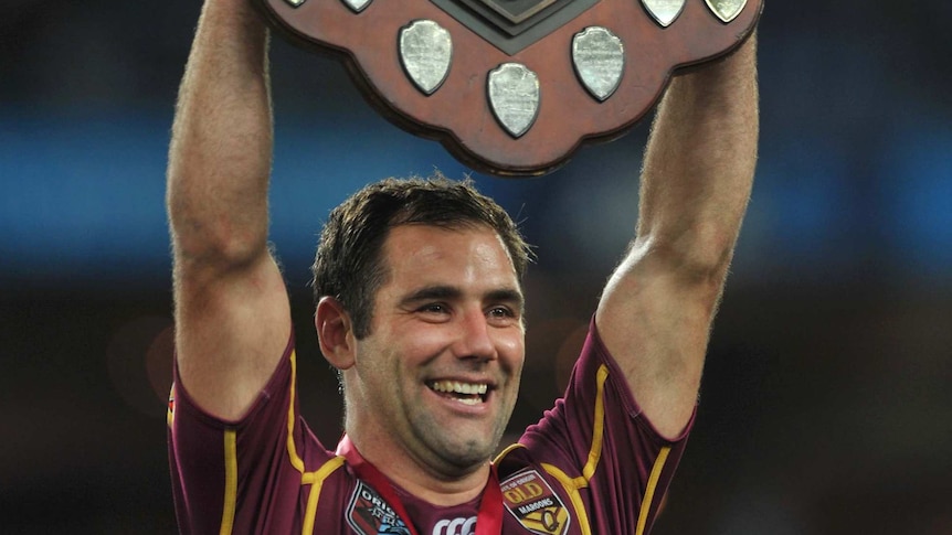 Cameron Smith holds the State of Origin shield aloft for Queensland in 2013.