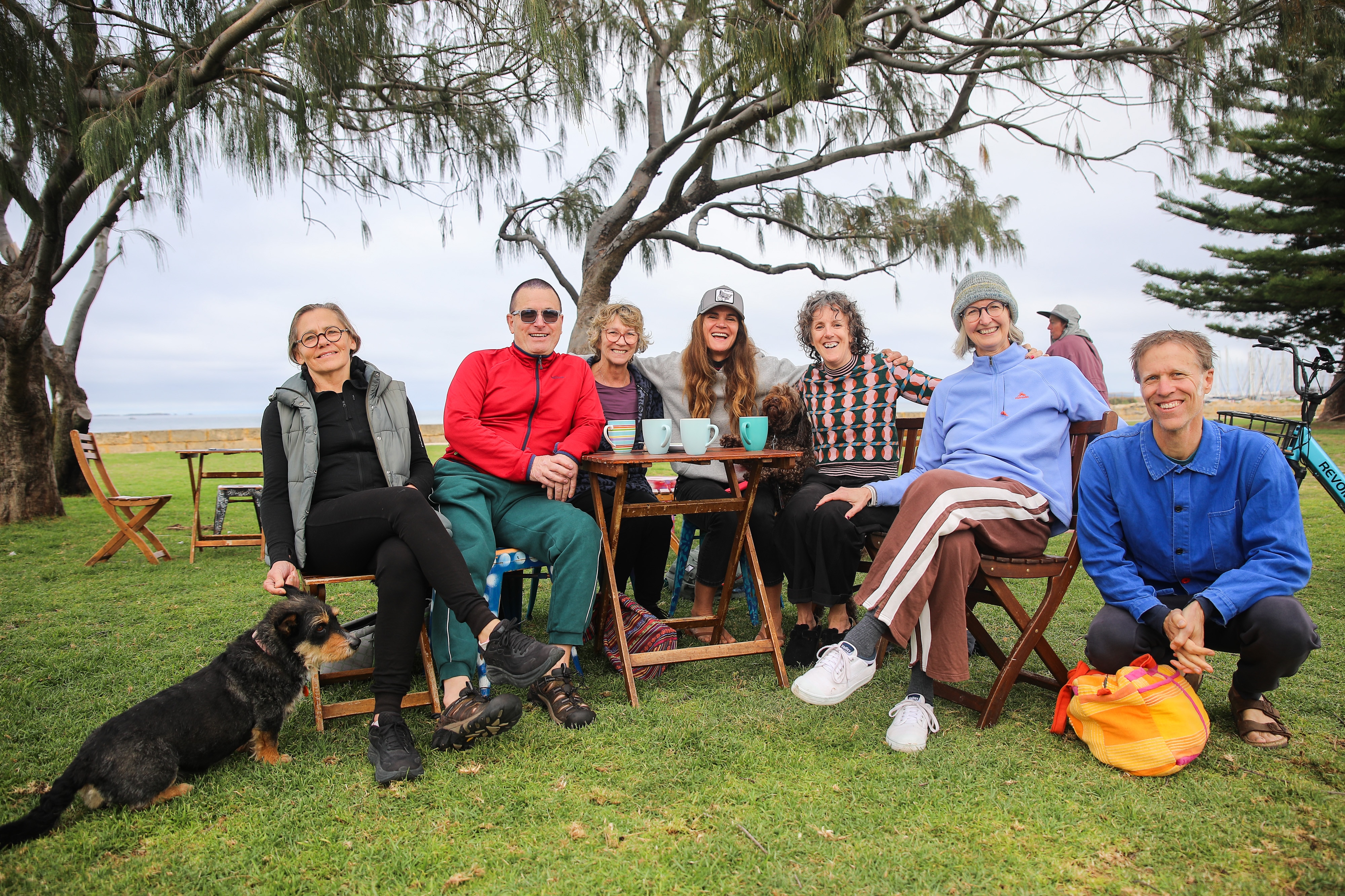 A group of people are having coffee outdoors. 
